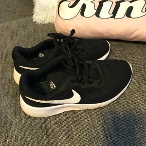 ✨Nike tennis shoes